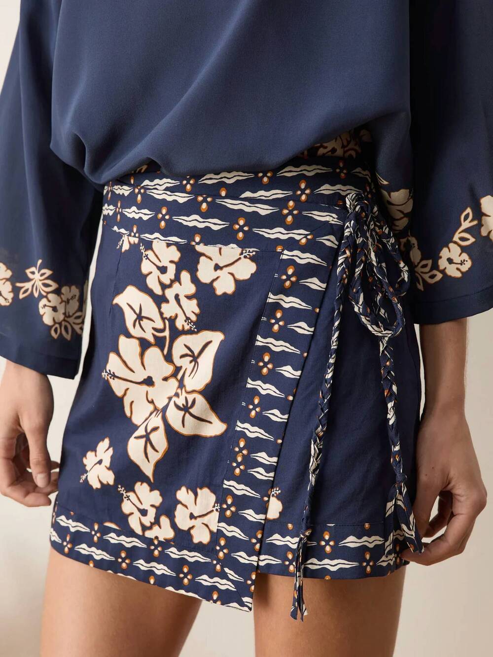 NEW BOTEH palmetto mini wrap skirt in navy blue/ white